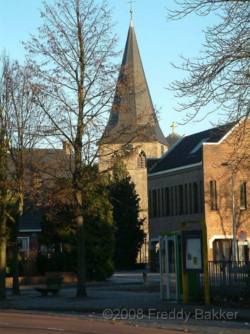 2003-12-07 Denekamp, Gemeentehuis & St. Nicolaas Kerk.jpg